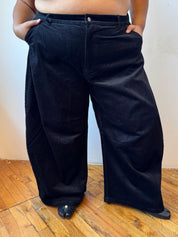 Lucinda - Barrel Leg Dad Jean in Almost Black