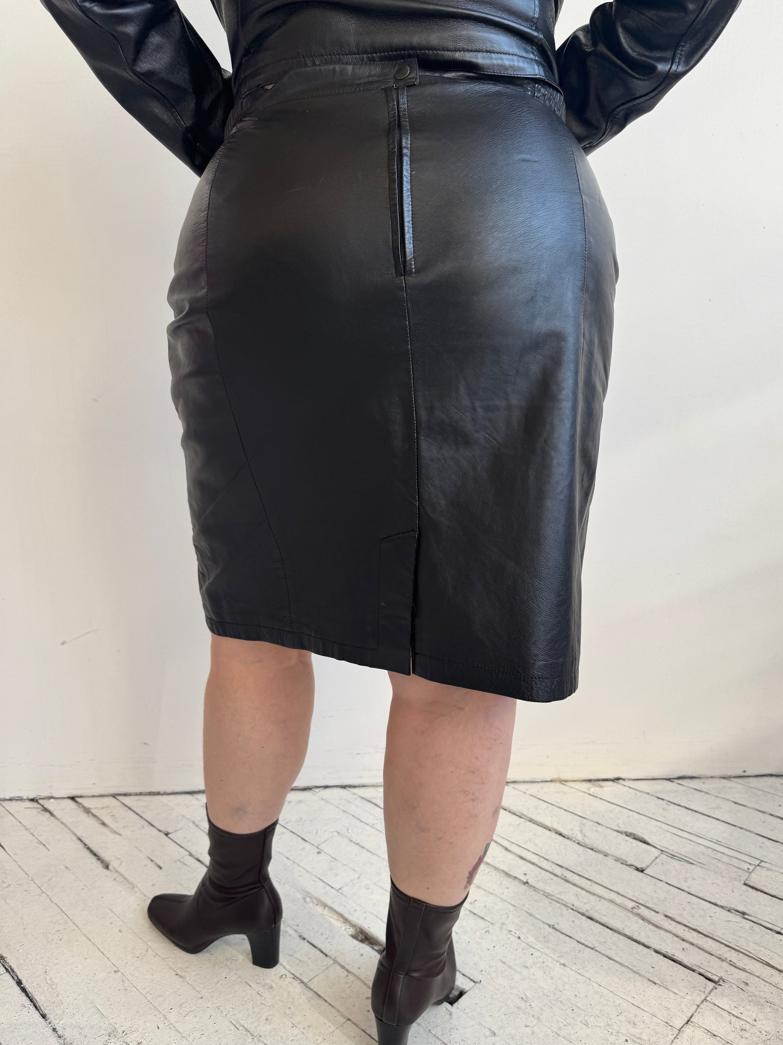 Vintage - Black Leather Skirt (XL/1X)