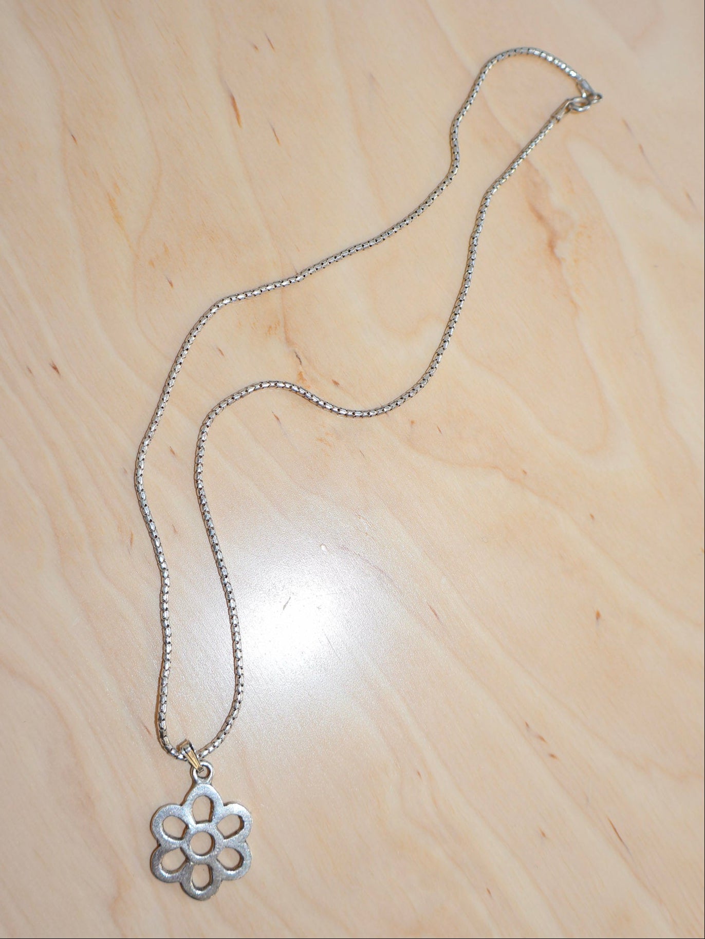 Vintage - Silver Flower Necklace (14”)