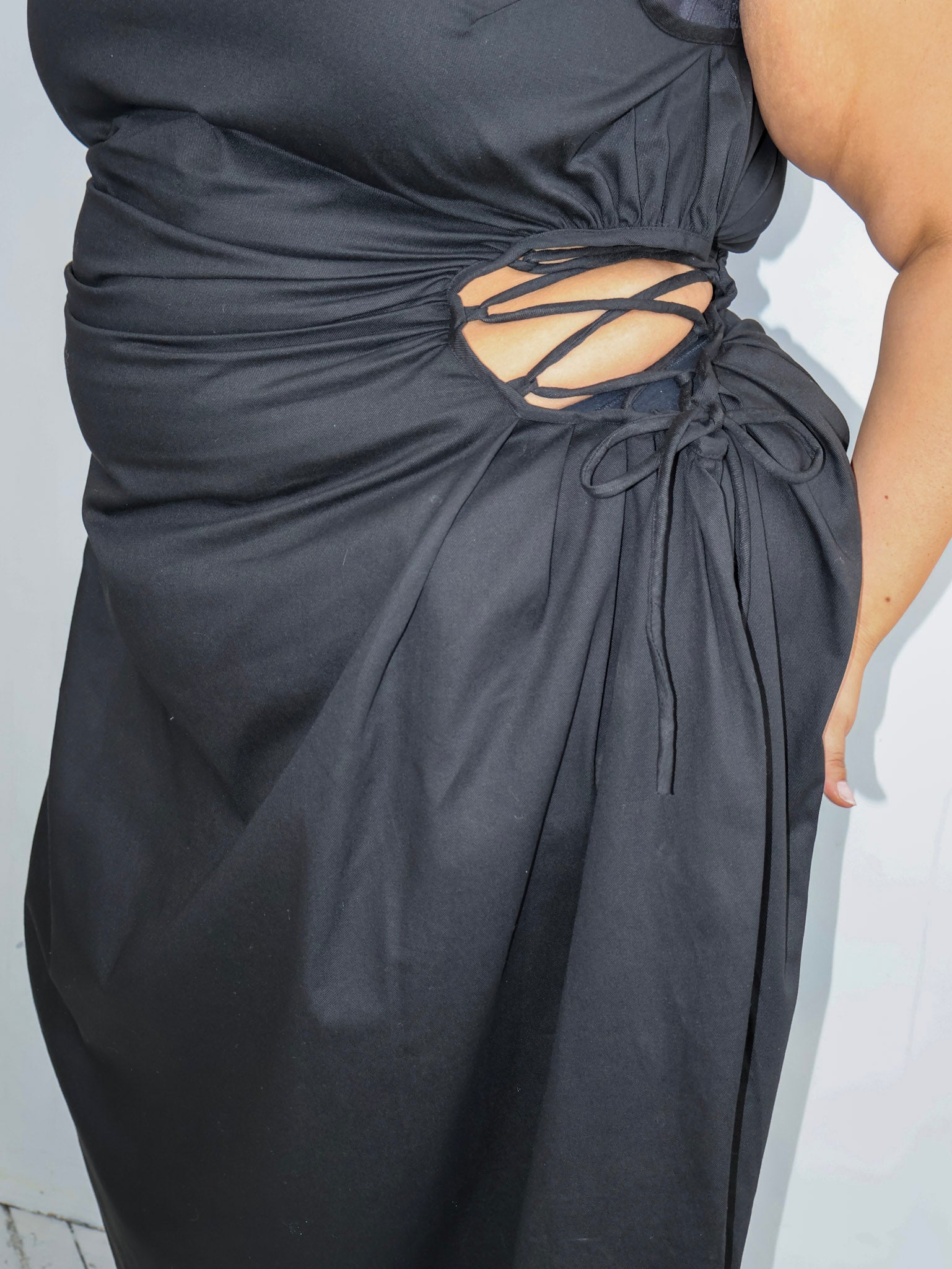 NBNW x BRZ - BLOCKO LINE CUT OUT DRESS (BLACK)