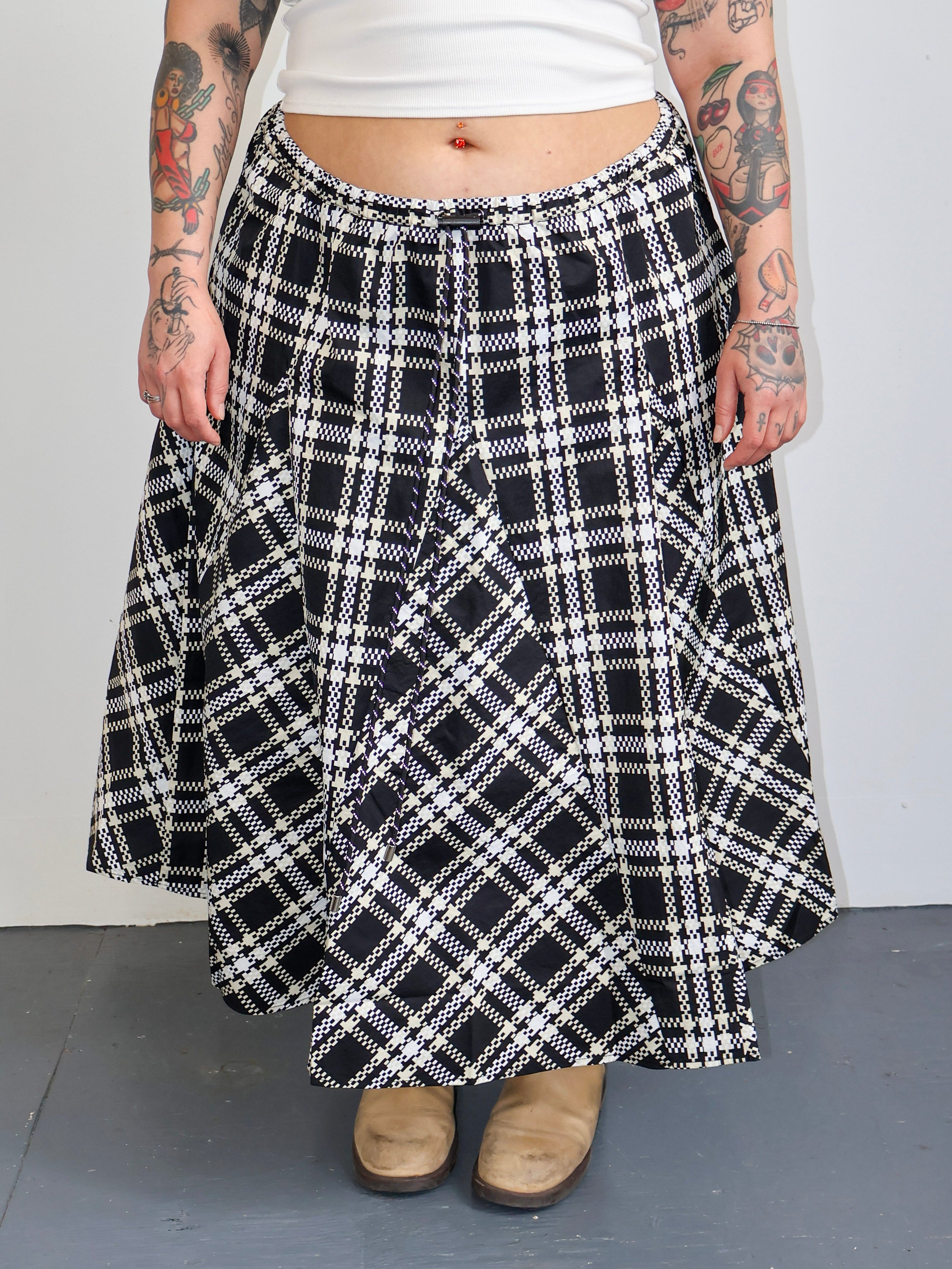 KkCo - Plaid Peak Skirt in Black Plaid (0X-4X)