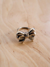 Vintage - Silver Bow Ring (Size 7)