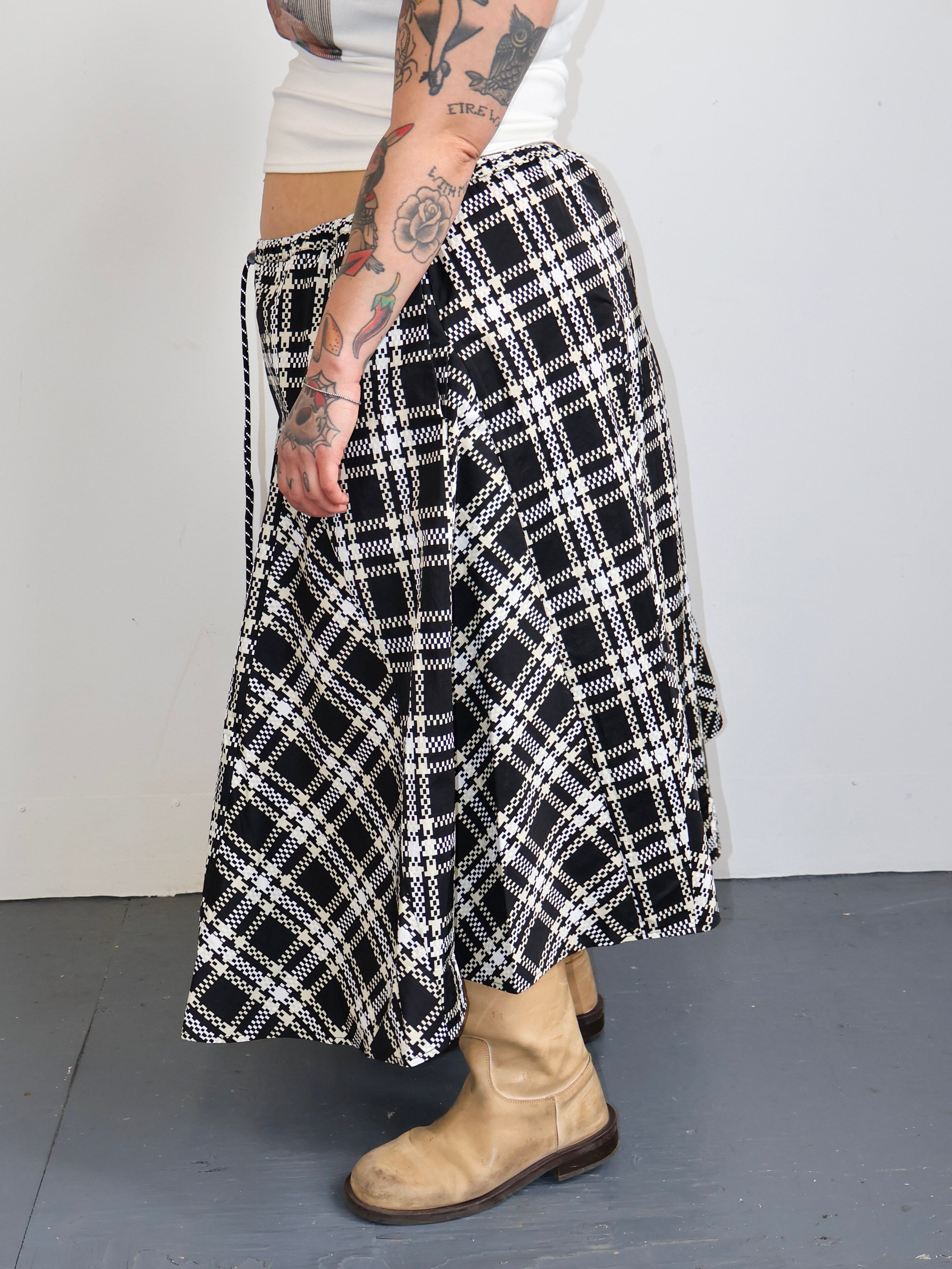 KkCo - Plaid Peak Skirt in Black Plaid (0X-4X)