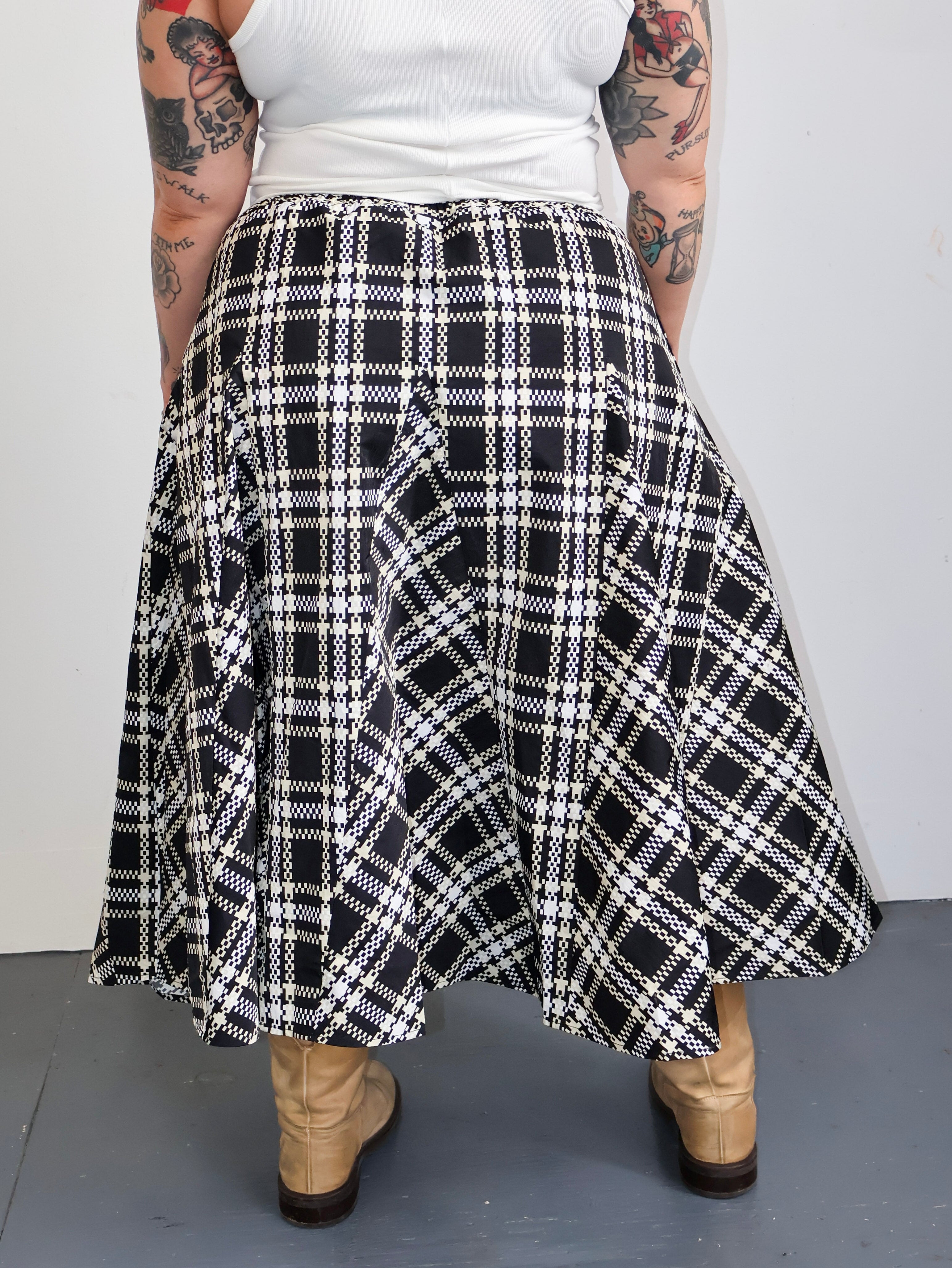 KkCo - Plaid Peak Skirt in Black Plaid (0X-4X)