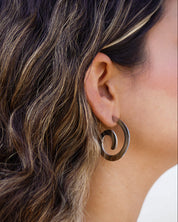 Paulina Otero - Caracol & Espiral Silver Hoops
