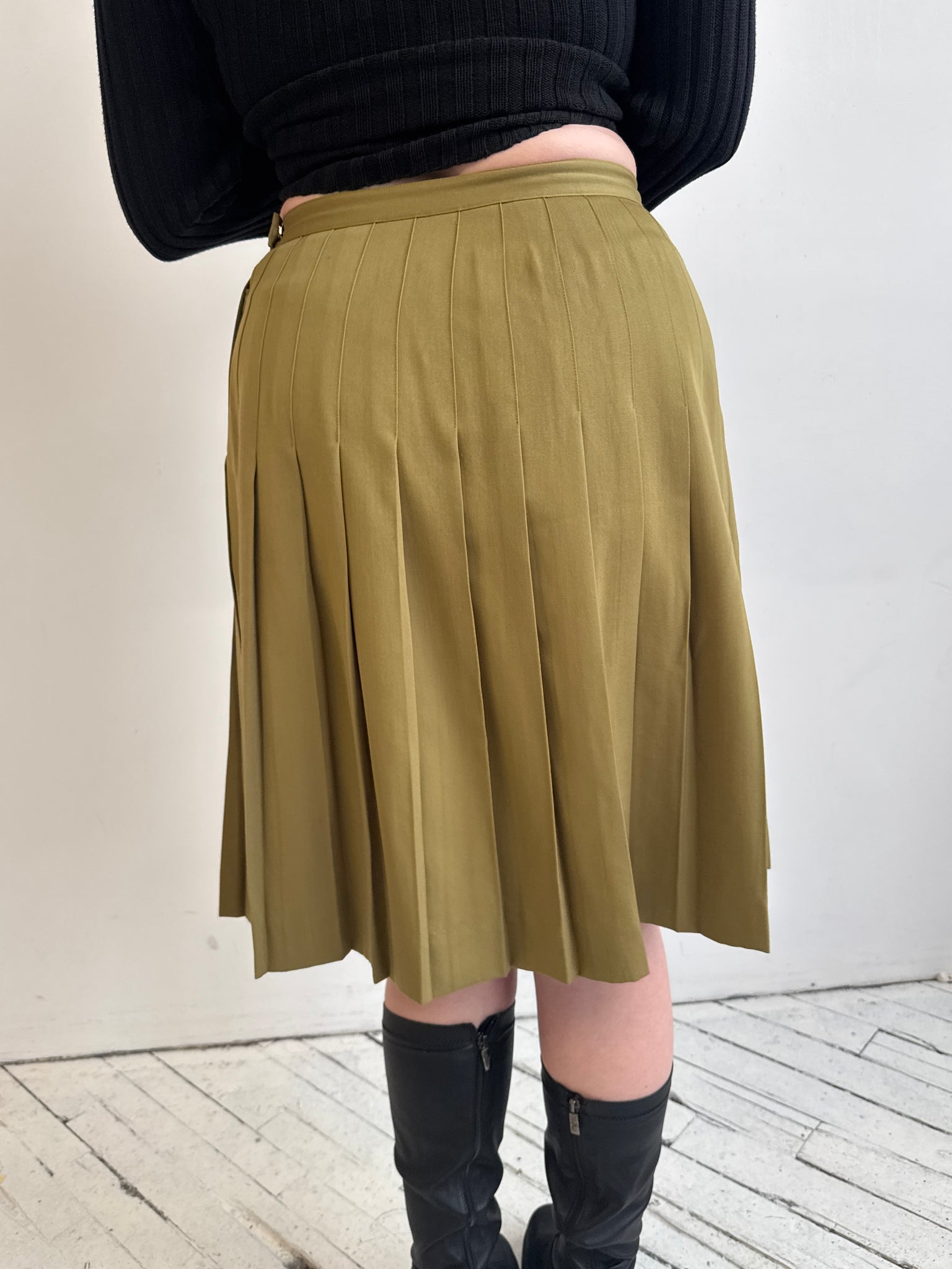 Vintage - Olive Pleated Skirt (L/XL)