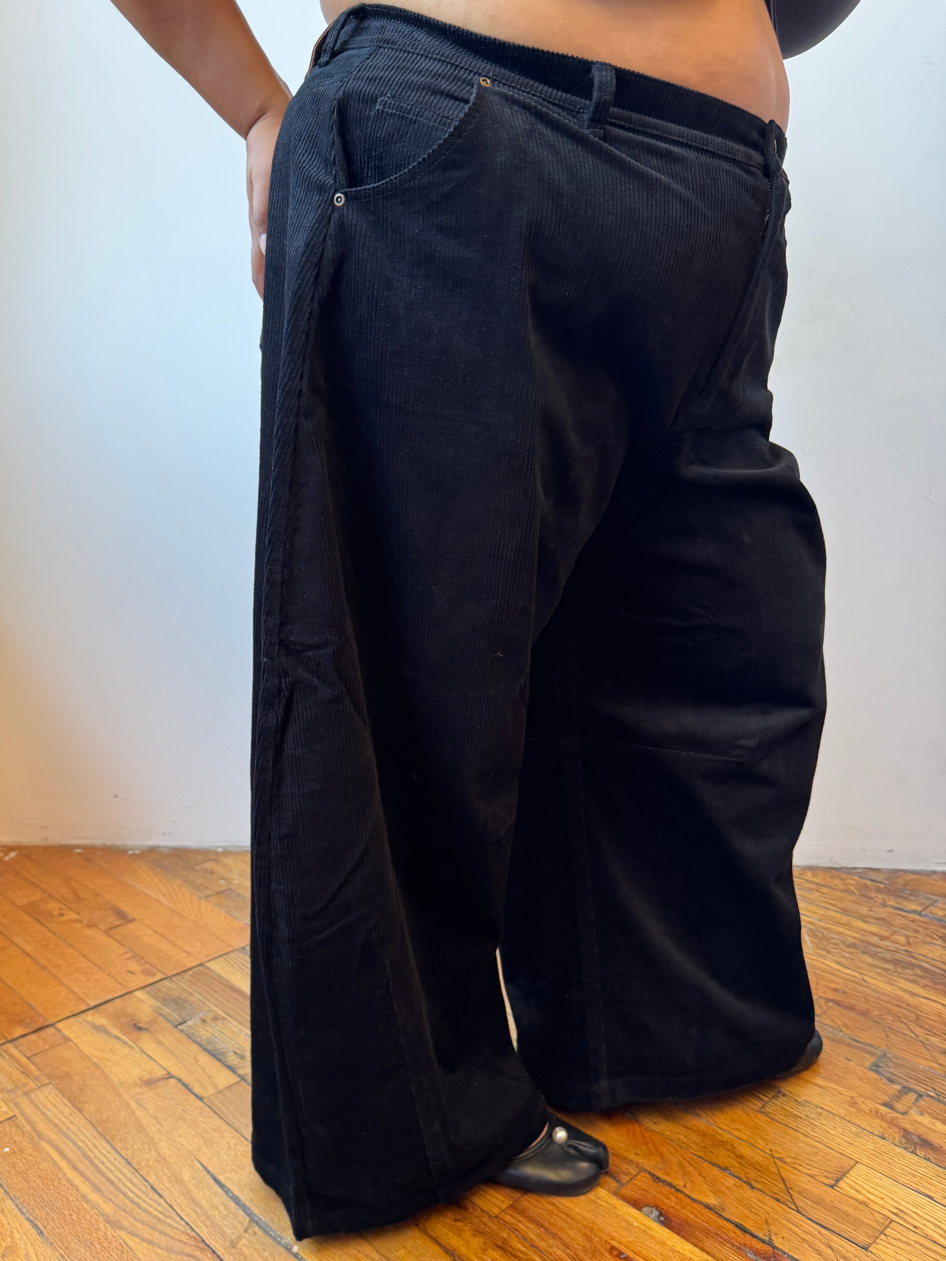 Lucinda - Barrel Leg Dad Jean in Almost Black
