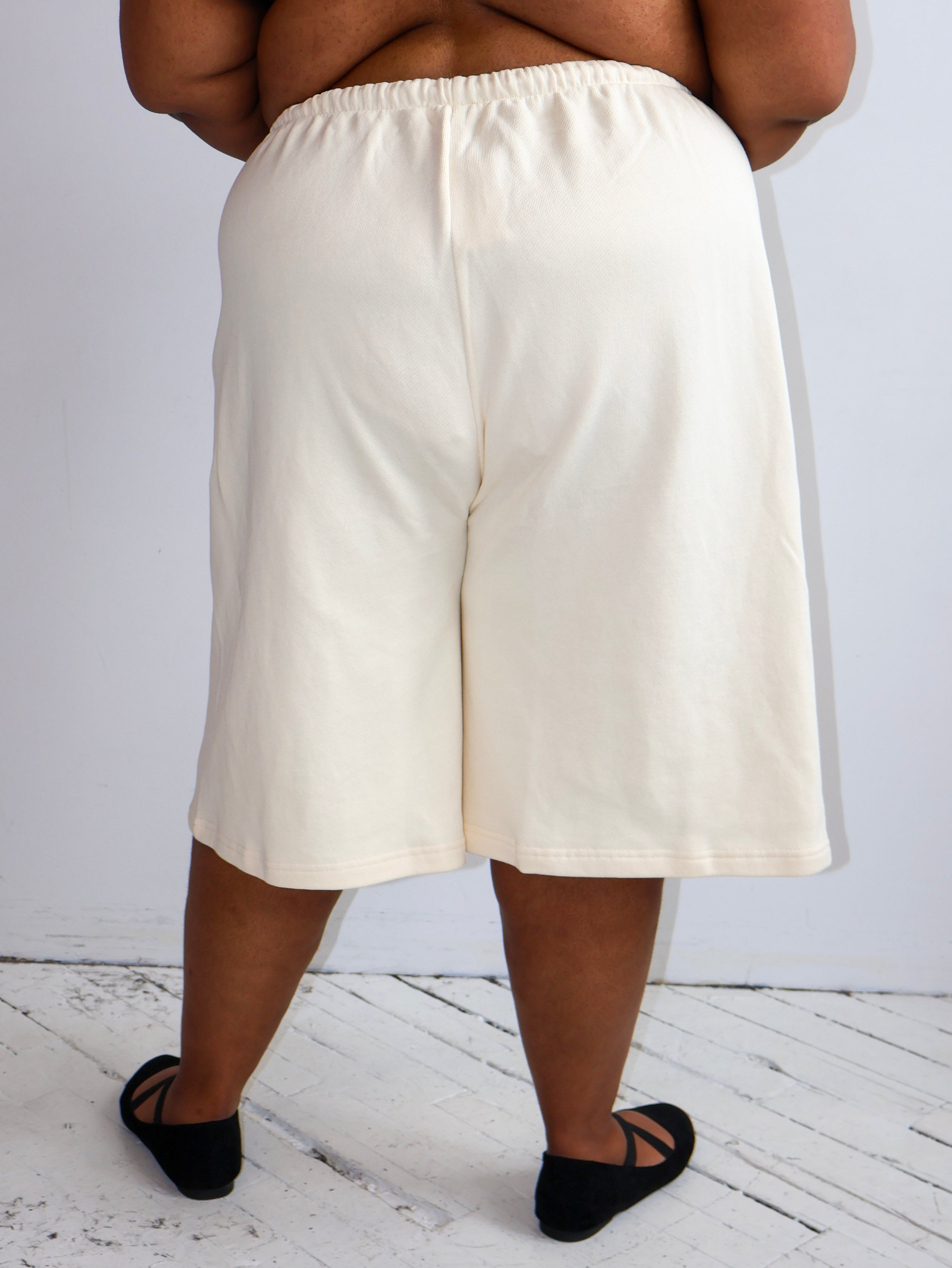 Boheme - Sweat Shorts in Milk (XL/1X + 2X/3X)