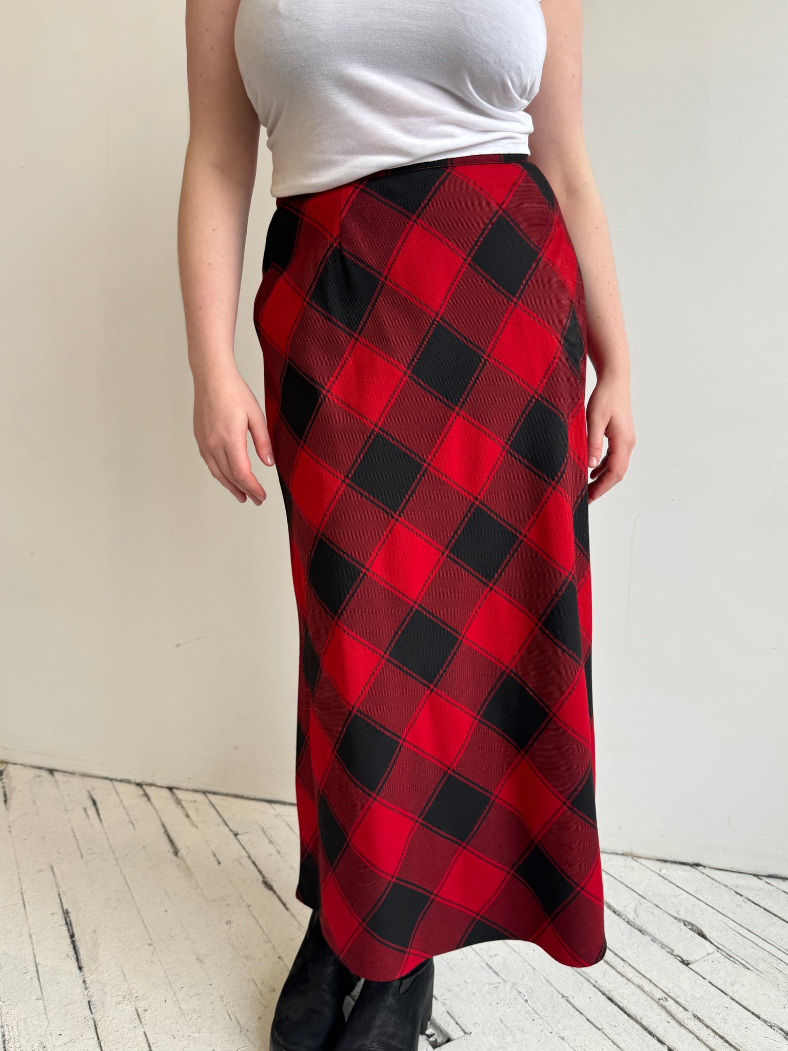 Vintage - Red and Black Plaid Skirt (L/XL)