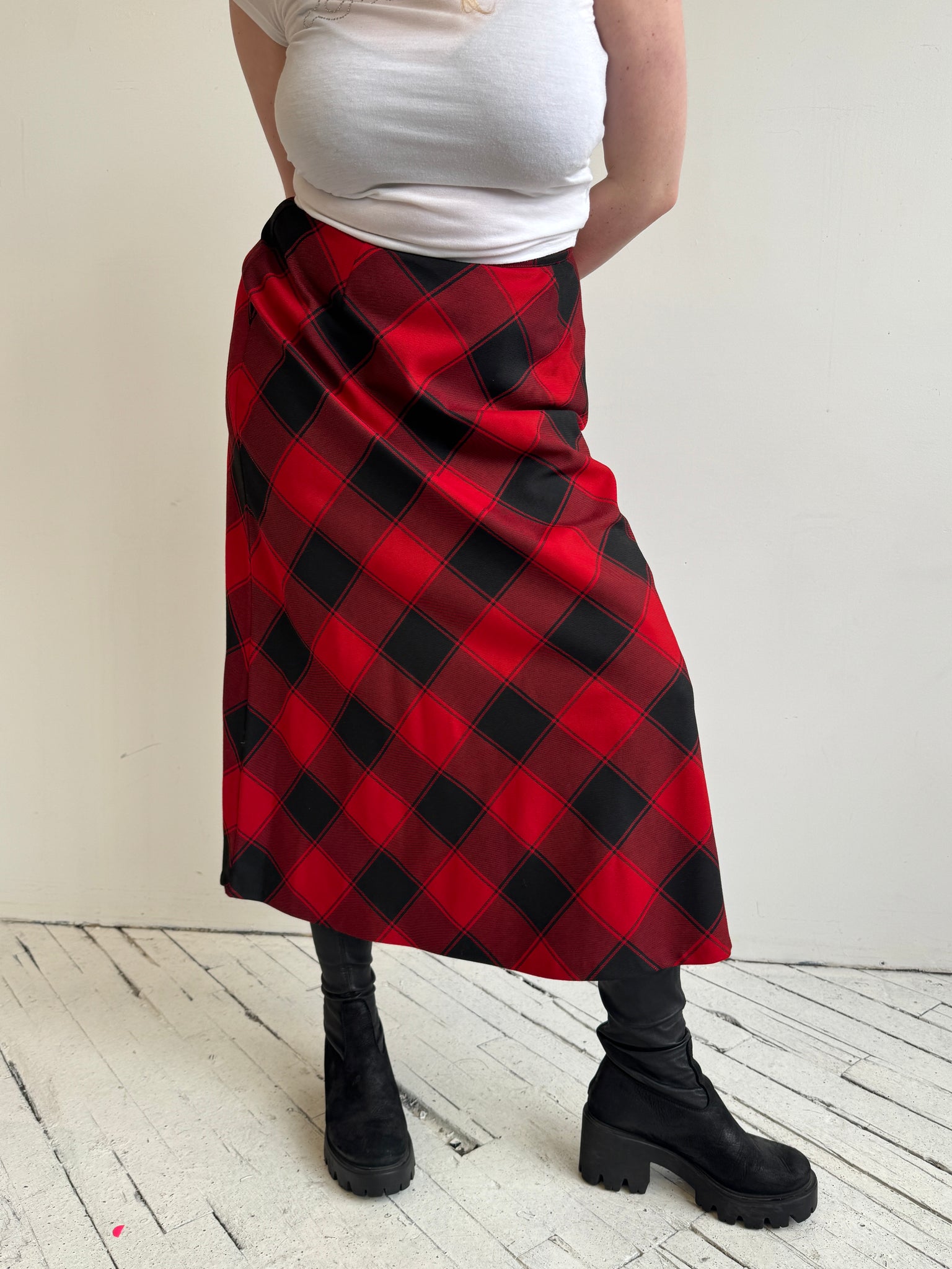 Vintage - Red and Black Plaid Skirt (L/XL)