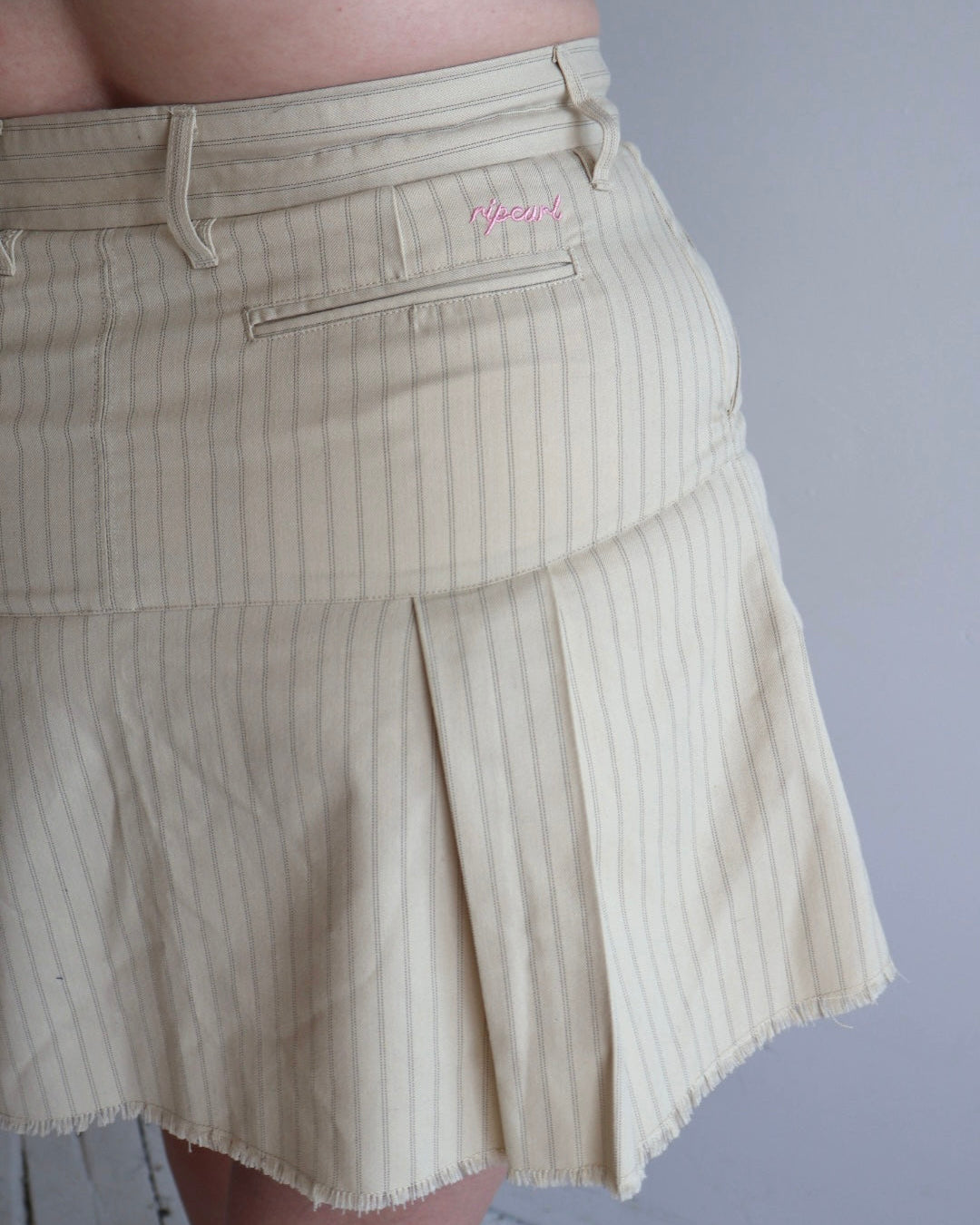 Vintage - Beige Stripe Pleated Mini Skirt (L)