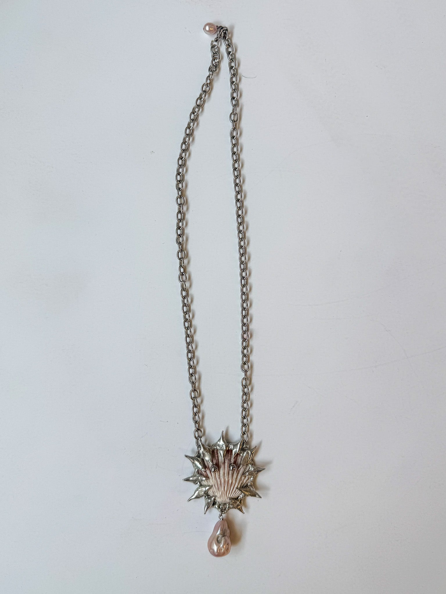 My Dearest World - Scallop Chain (White + Pink)