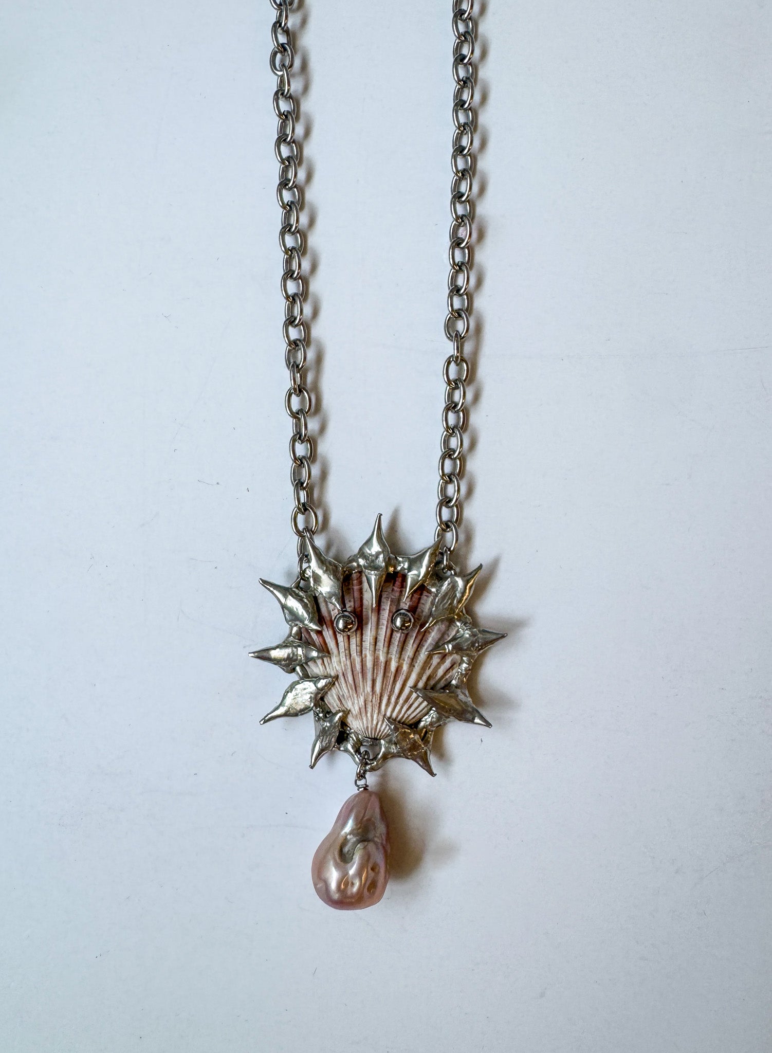 My Dearest World - Scallop Chain (White + Pink)