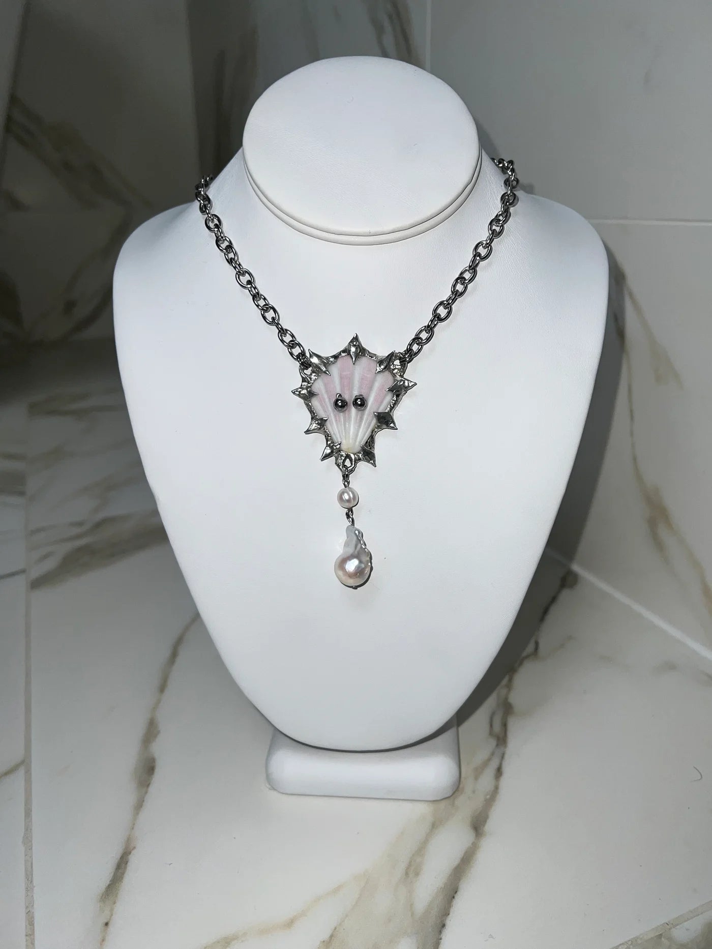 My Dearest World - Scallop Chain (White + Pink)