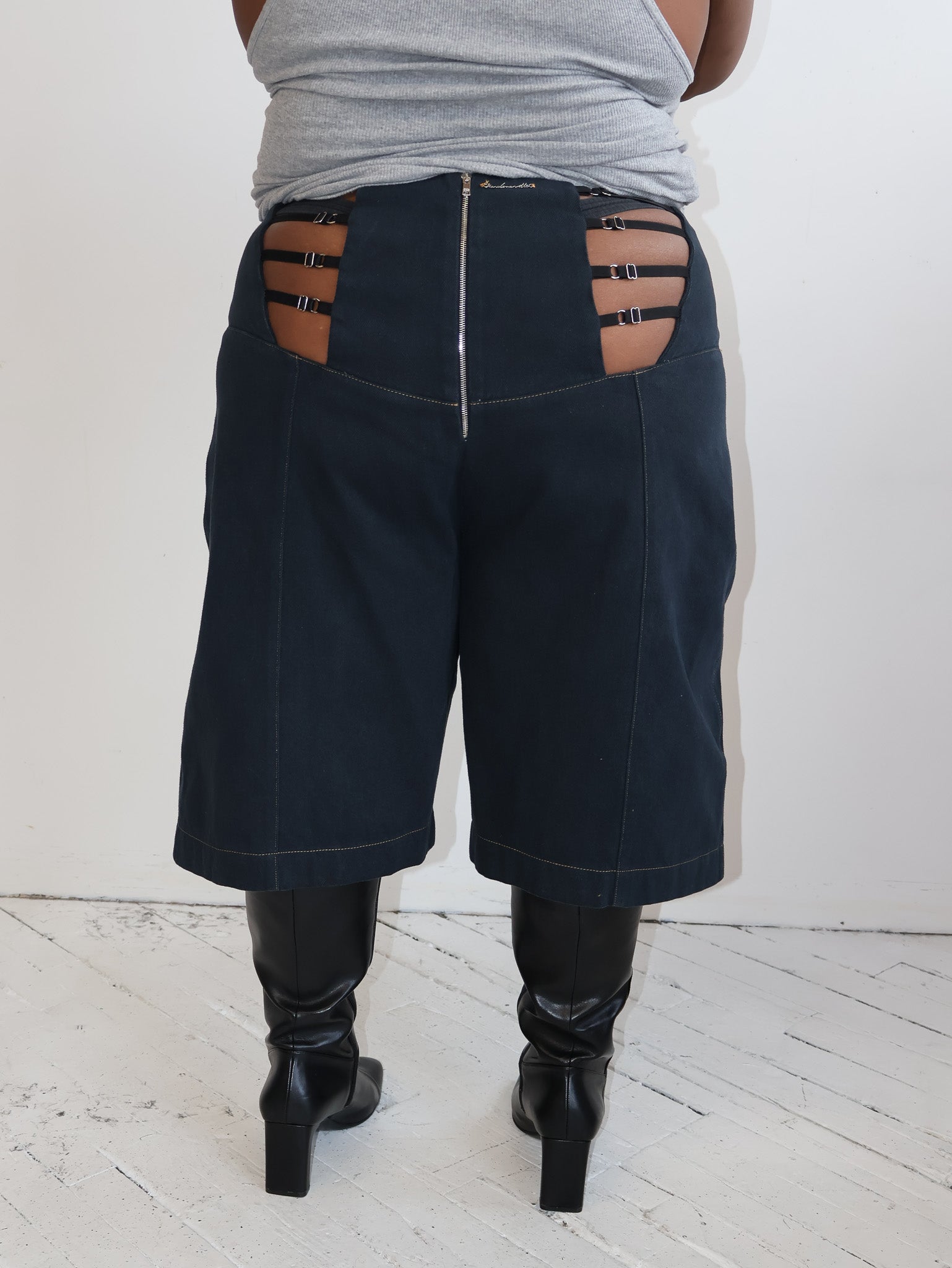 Karoline Vitto - Ladder Shorts (2X)