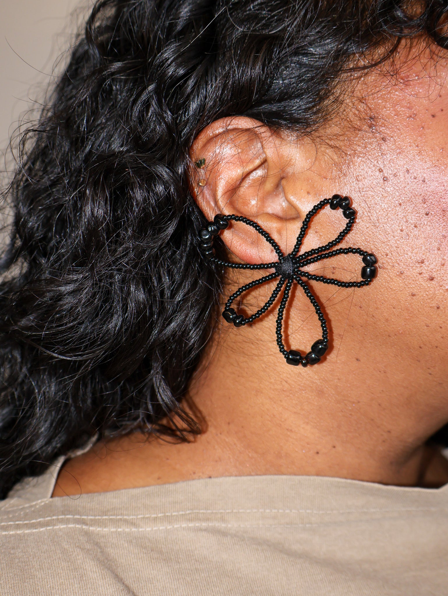 Rashelle - Flub Flower Earring Black