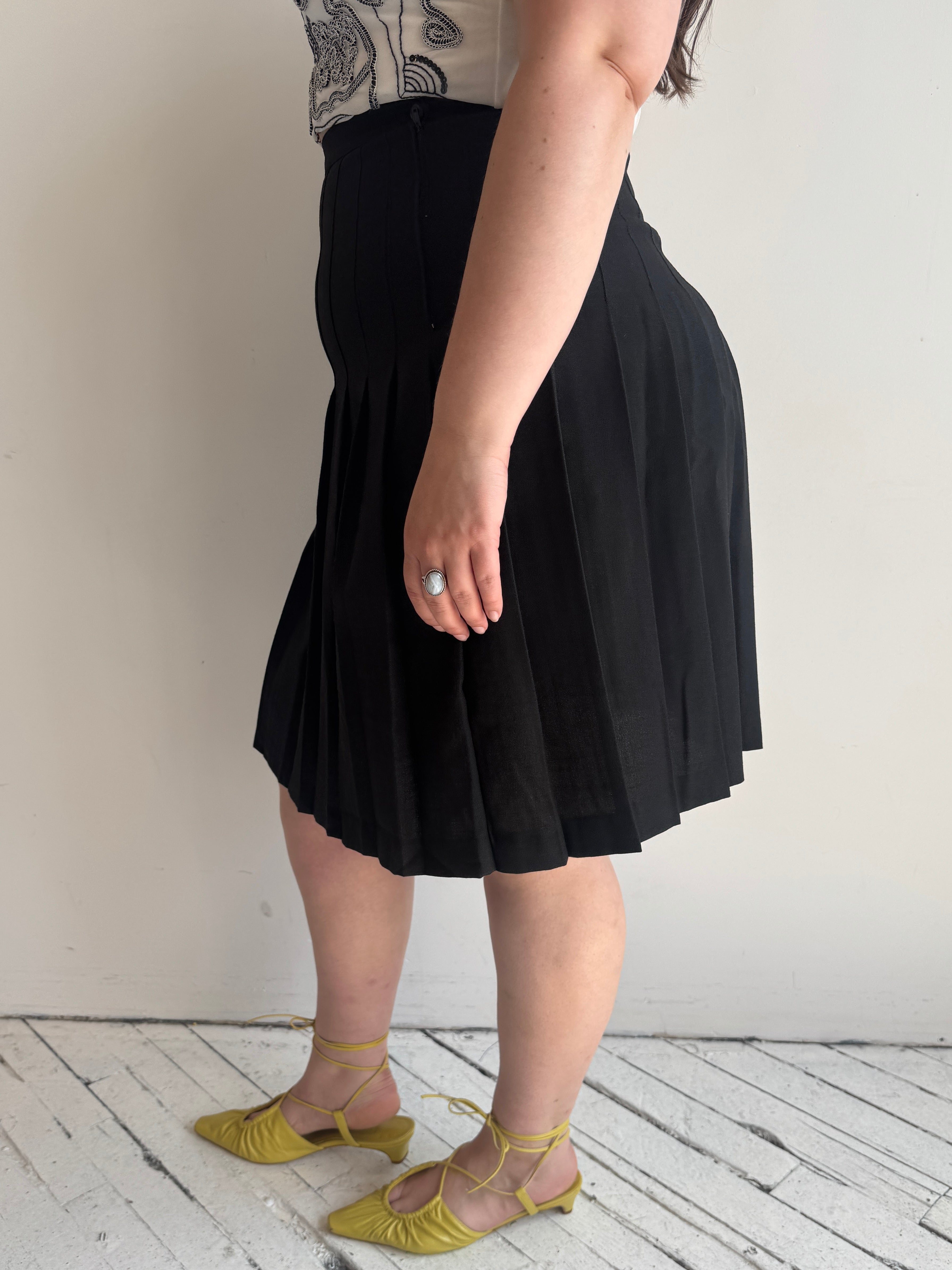 Vintage - Black Pleated Skirt (L/XL)