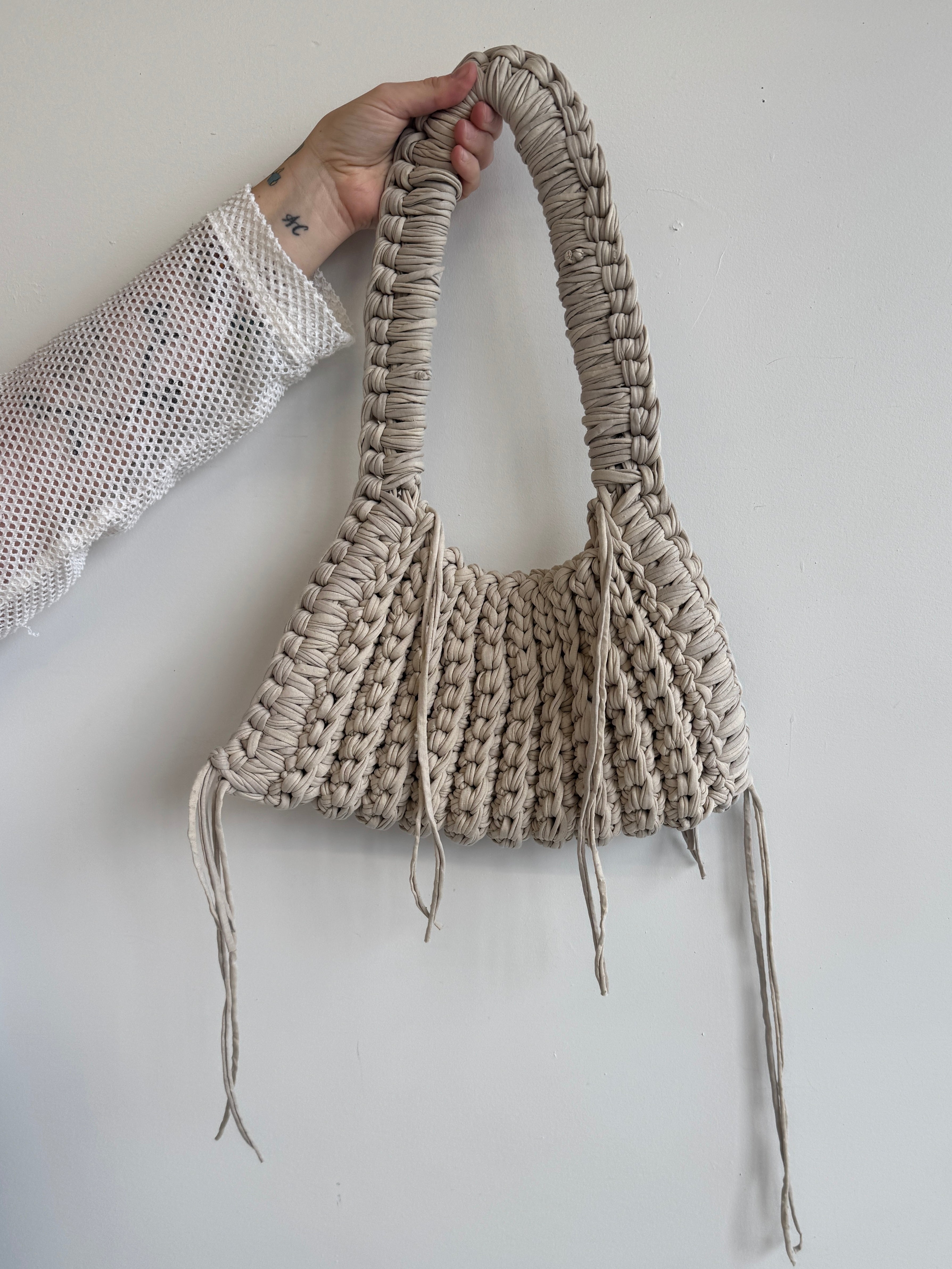 LOOSENDS - The Dusk Shoulder Bag in Beige