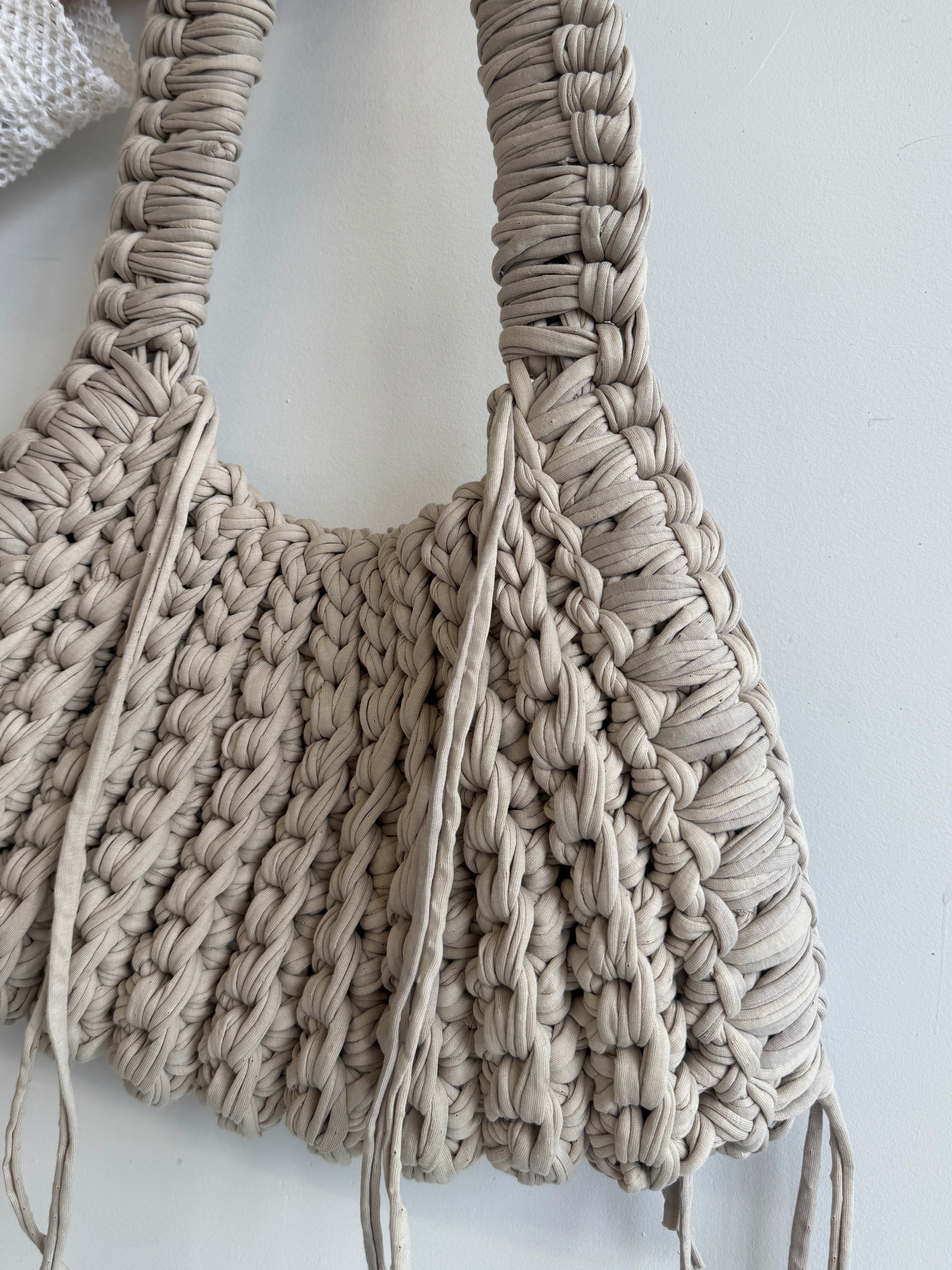 LOOSENDS - The Dusk Shoulder Bag in Beige