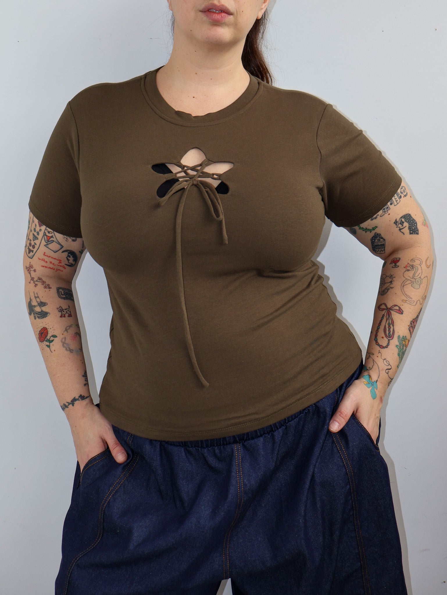 ABL ESTUDIO - Star Tee in Olive Green (L-4X)