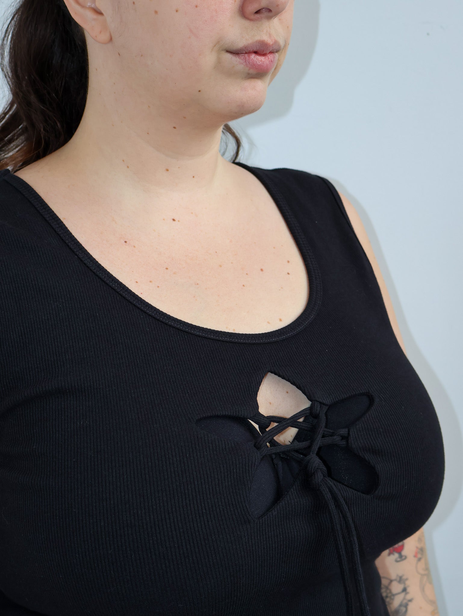 ABL ESTUDIO - Cropped Star Tank in Black (L-3X)