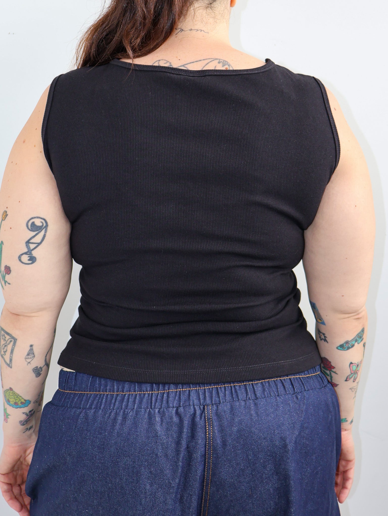ABL ESTUDIO - Cropped Star Tank in Black (L-3X)